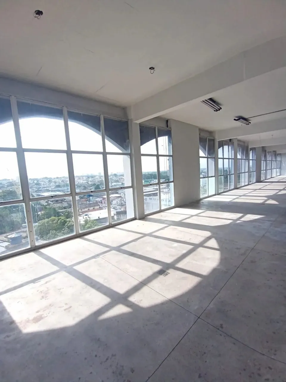 Edifício Aderson Frota 1.200m² Salão livre Prédio com elevador