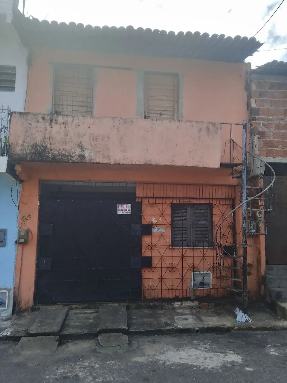 Vende-se está casa