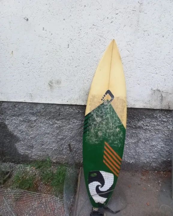 Prancha de Surf + roupa de borracha - Foto 3