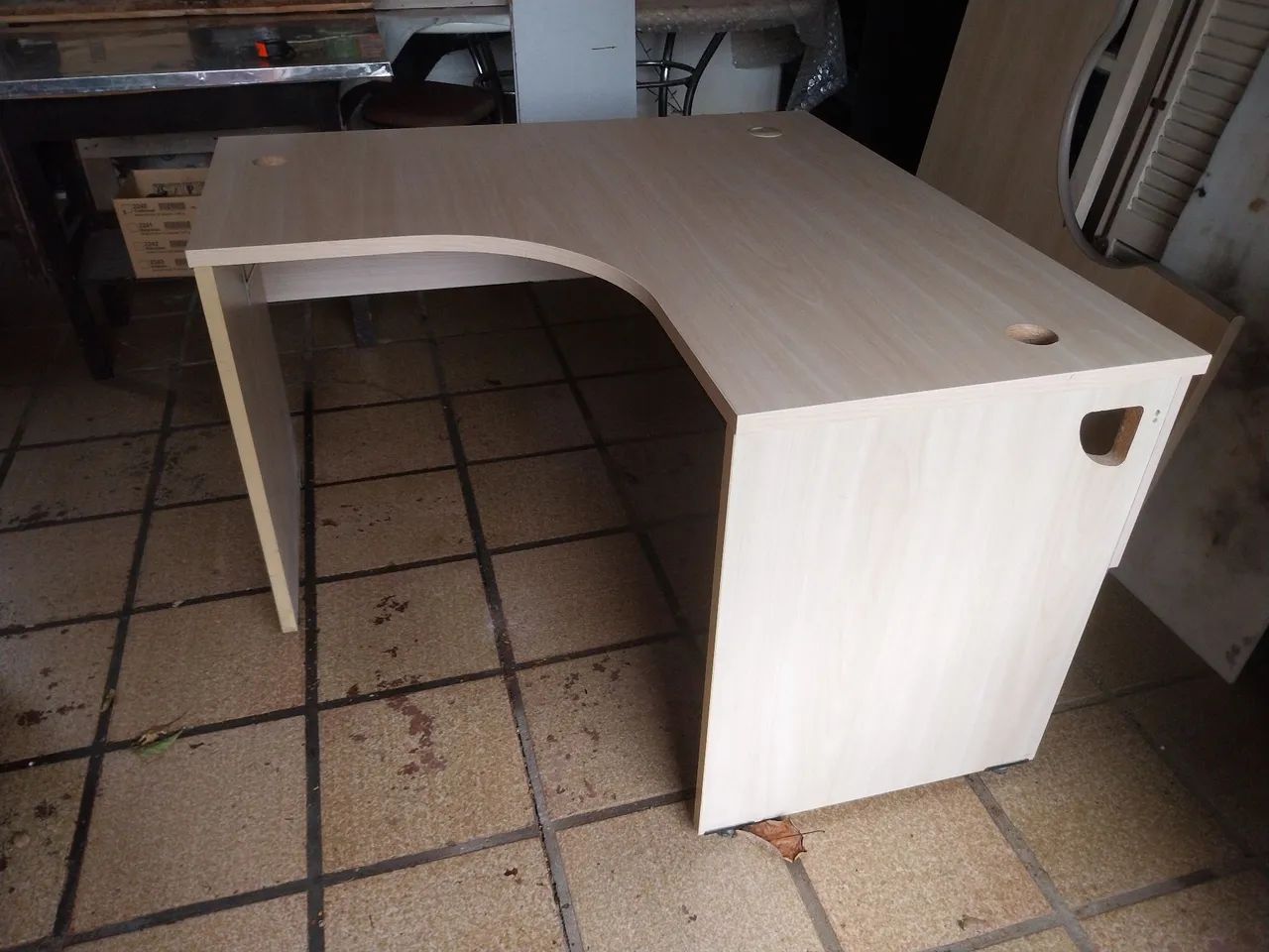 Mesa de escritório de canto 