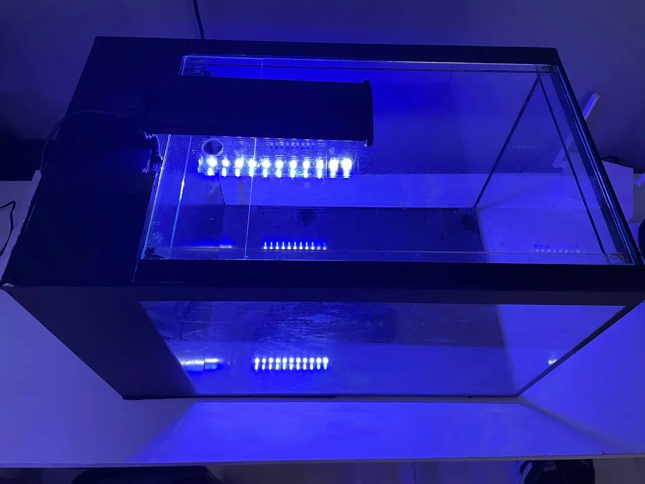 Aquário com sump lateral