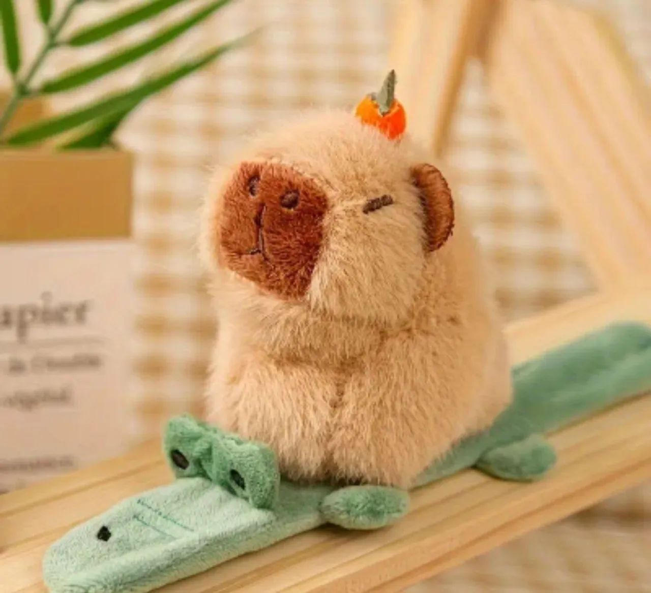 Pulseira de pelúcia capivara, nova - Foto 2