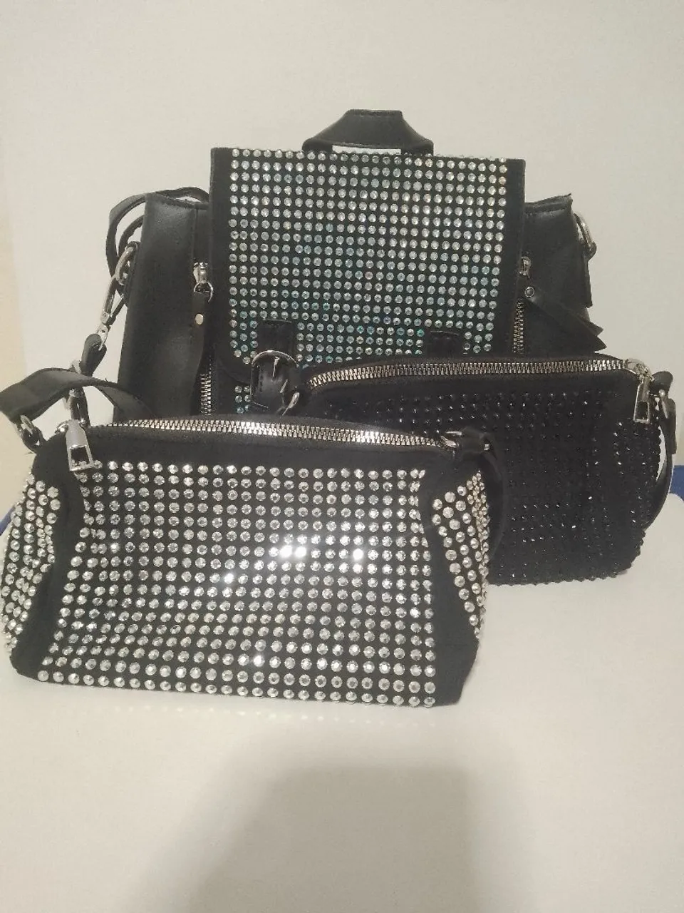 Kit de bolsas pretas com strass