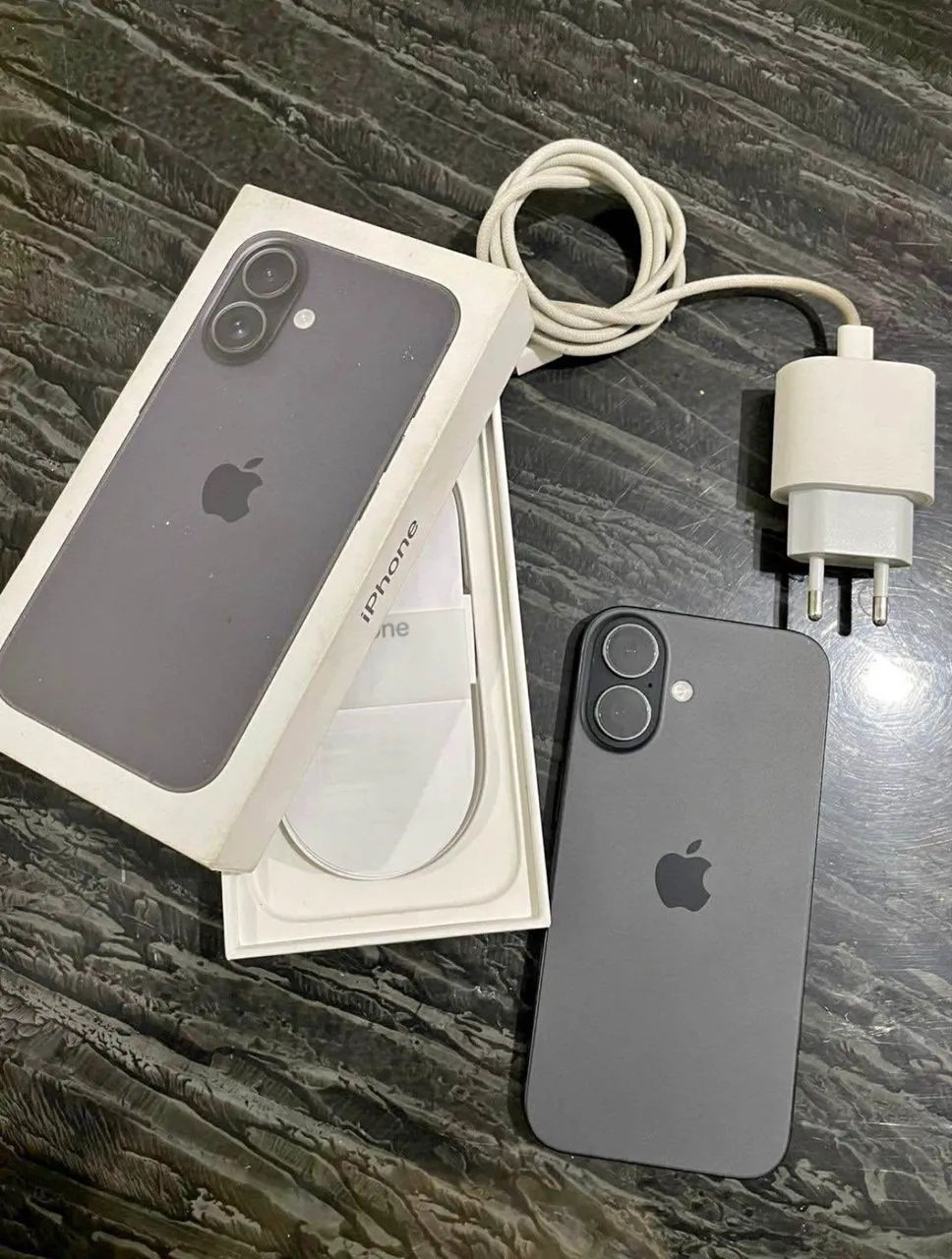 IPHONE 16 256GB BLACK NA GARANTIA APPLE - Celulares e Smartphones