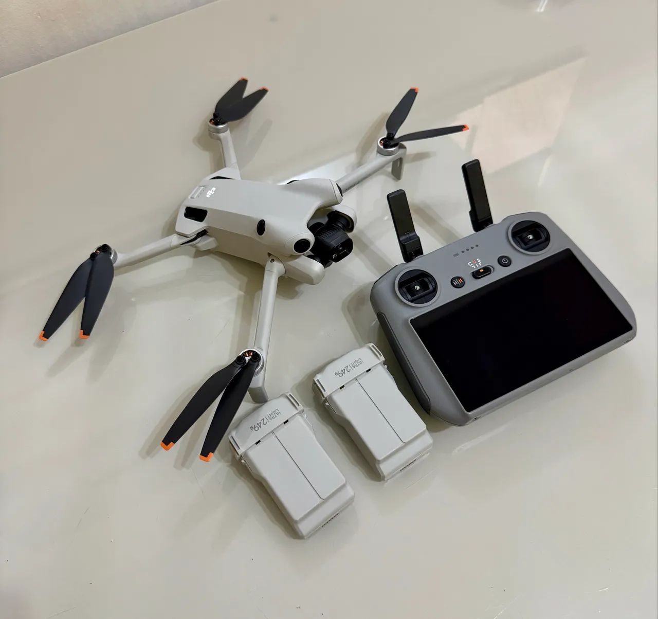 Drone Mini 4 Pro - controle com tela