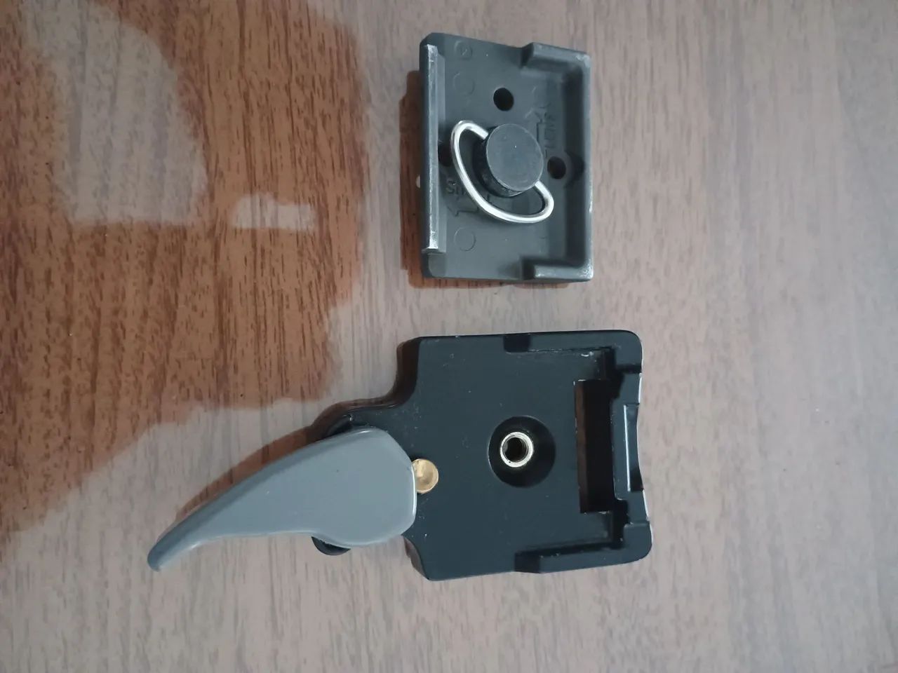 PLATE DE ENGATE RÁPIDO ORIGINAL MANFROTTO 323 - Foto 4