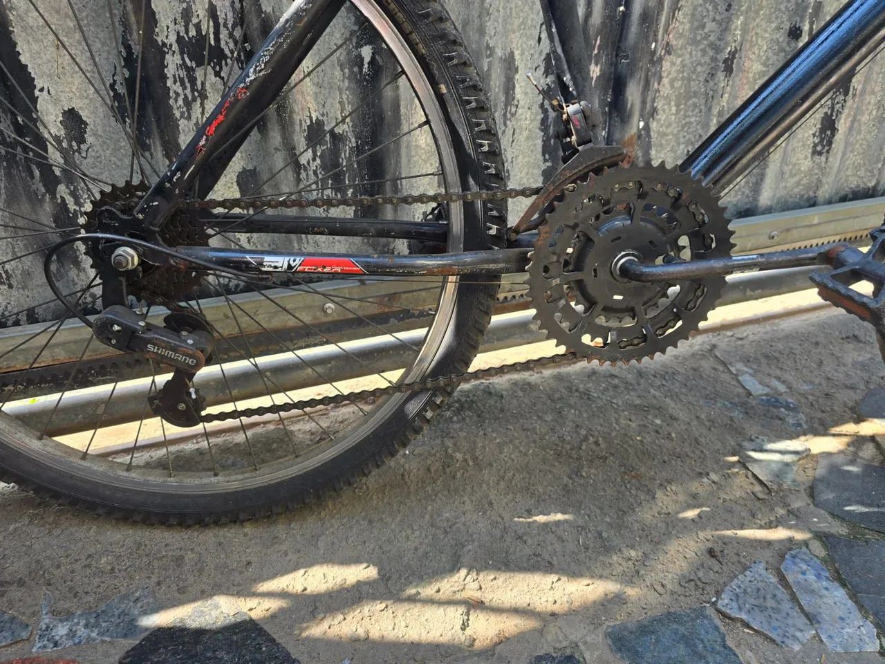 Bicicleta de aro 26 com marcha, completinha - Foto 5