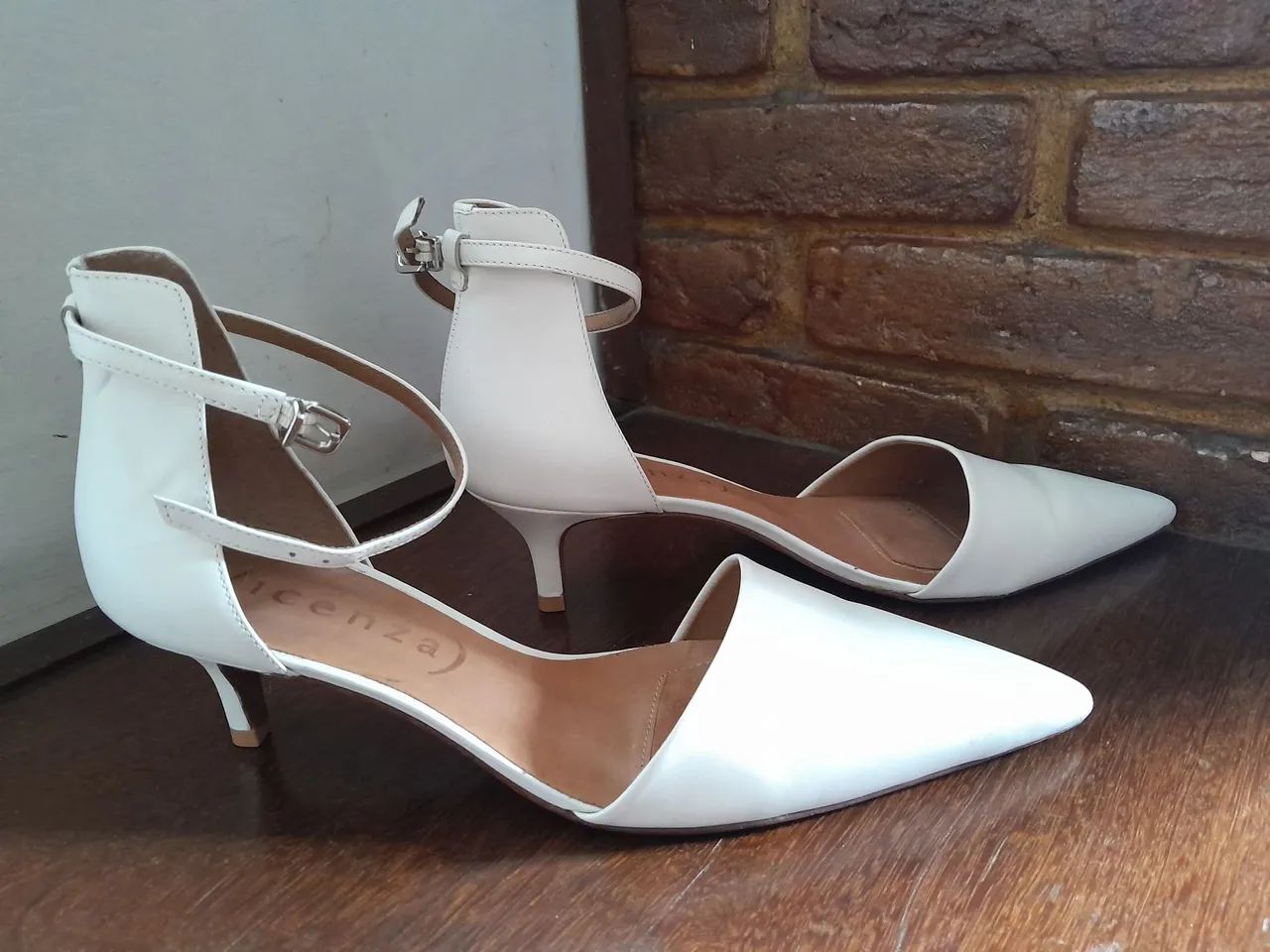 Scarpin branco marca Vicenza 