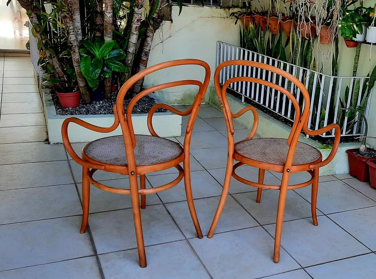 Par de Cadeiras de Braços Thonart Modelo Thonet - Foto 3