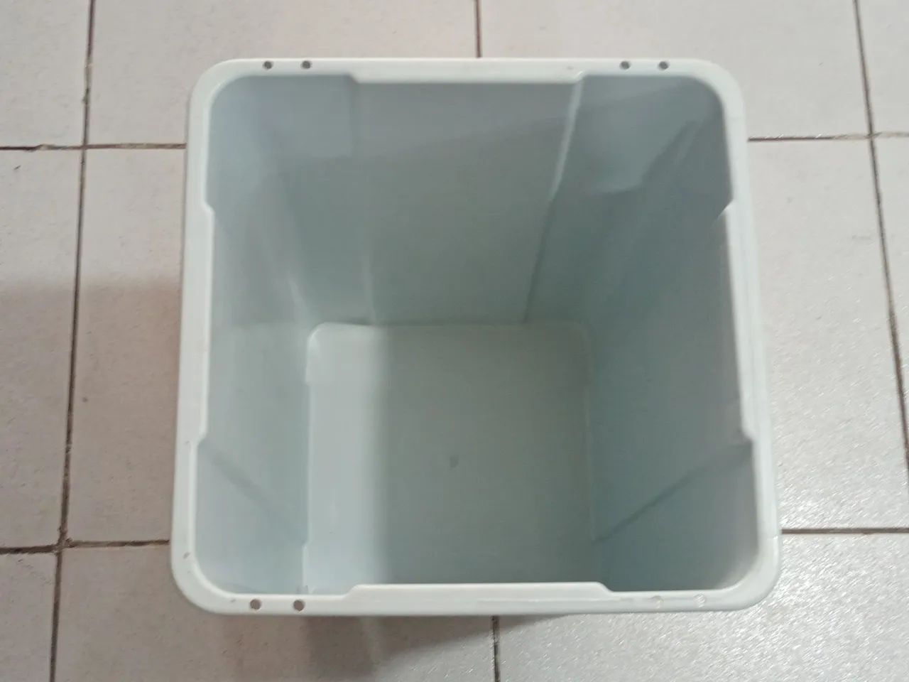 Lixeira de Plástico 60 litros  - Foto 5