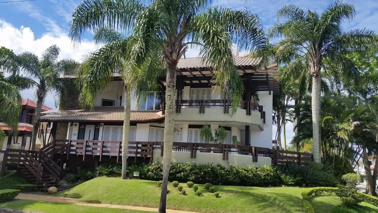 Linda casa com 5 suítes a 50m da praia de Jurerê Internancional - Foto 2