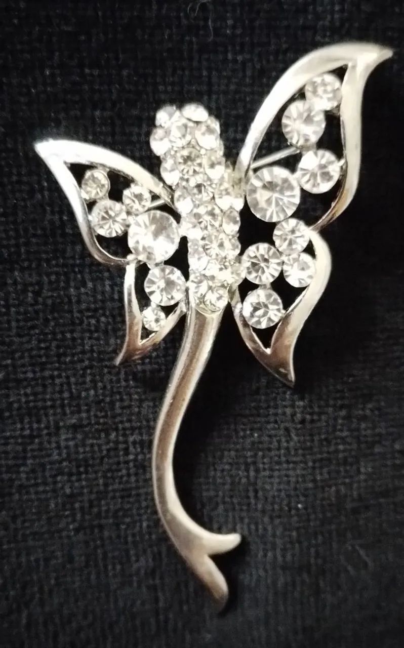 Broche Libélula,  Lindíssimo - todo trabalhado em Strauss. 