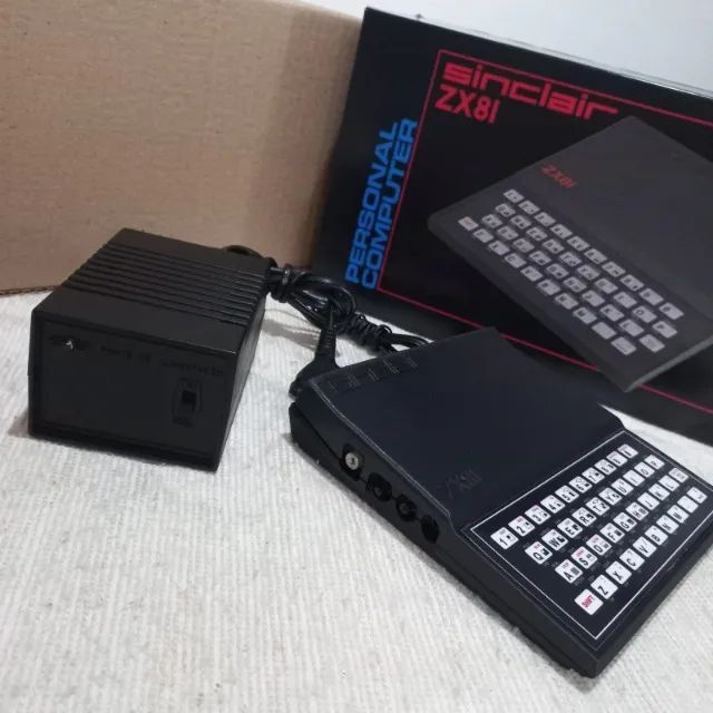 Singular Sinclair ZX 81 com Caixa e Berço - Foto 3