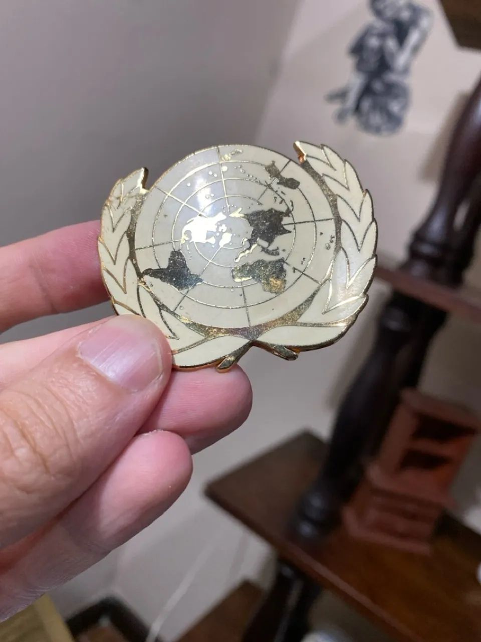 Broche de metal da ONU