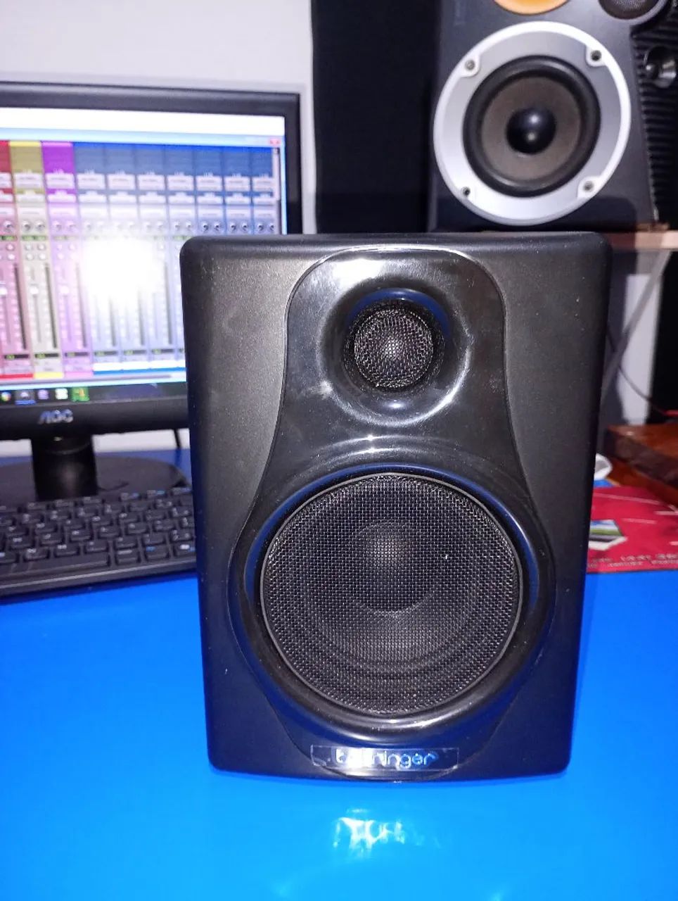 Monitor de referência Behringer Média 40usb