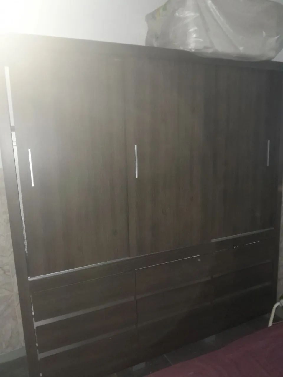 Guarda-Roupa preto com Portas de Correr - Foto 4