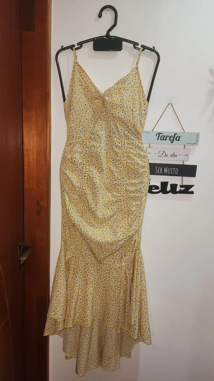 Vestido Floral Amarelo com Detalhes Drapeados