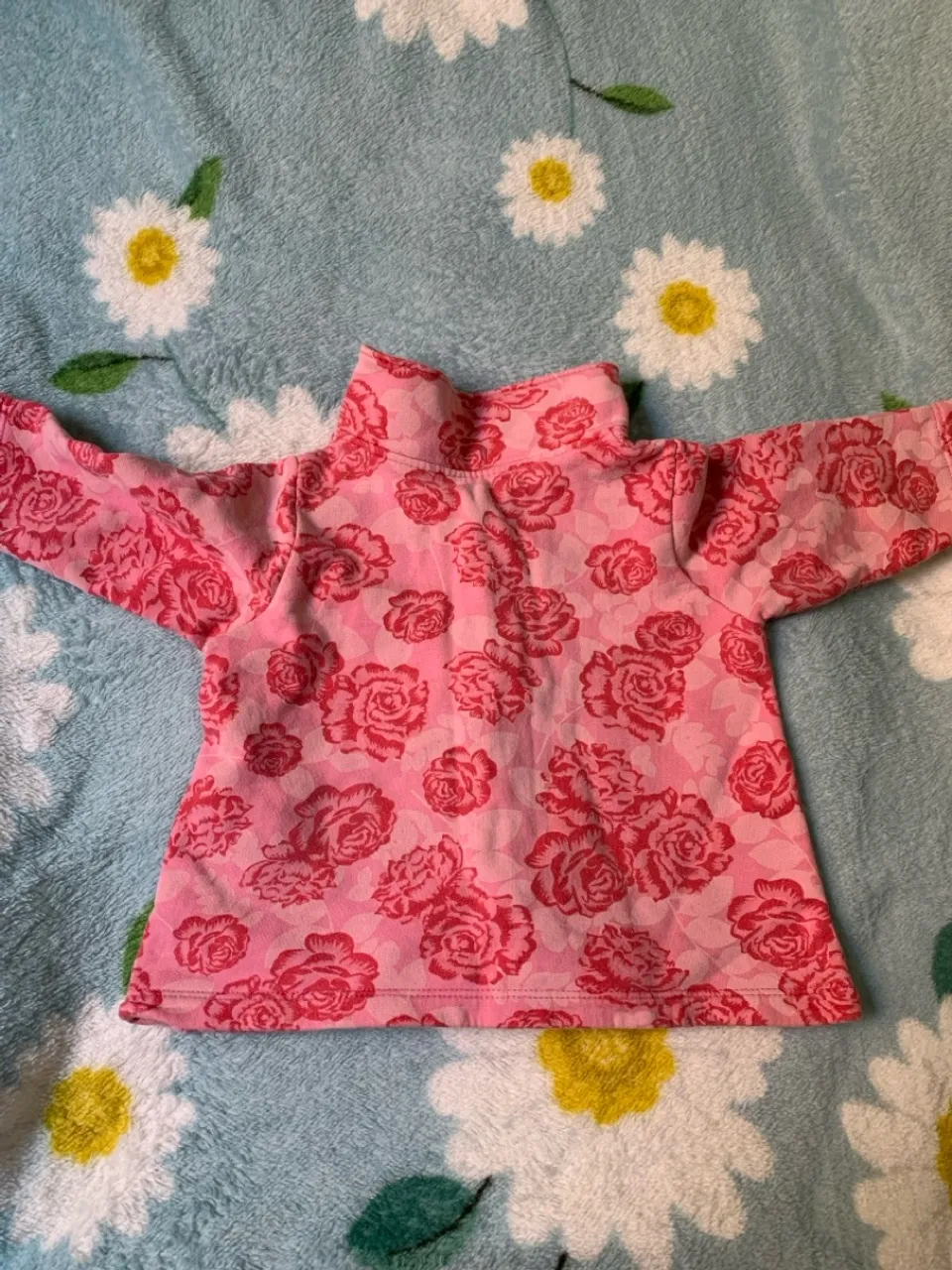 Blusa de bebê com estampa floral