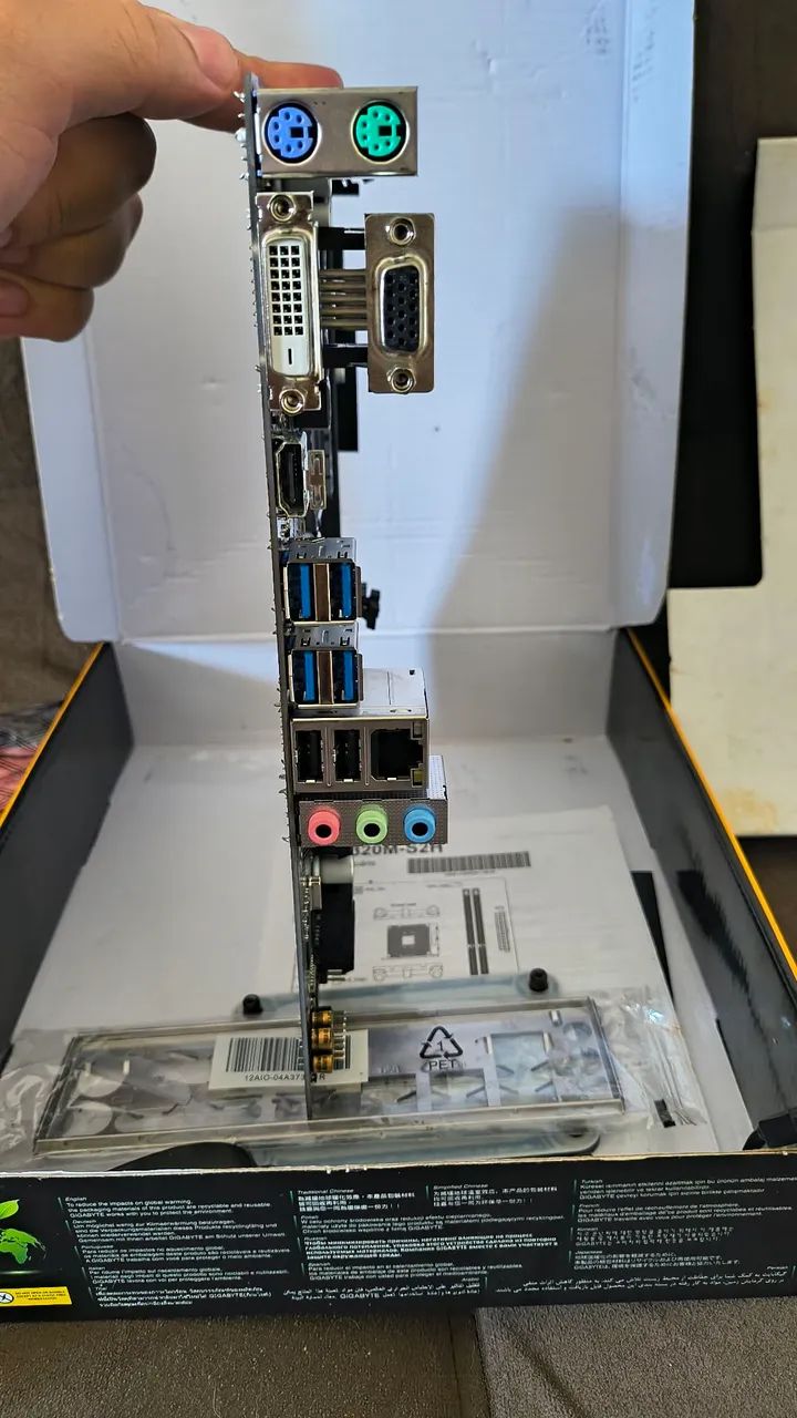 Placa-Mãe Gigabyte GA-A320M-S2H, AM4, Ryzen! Zero. - Foto 3