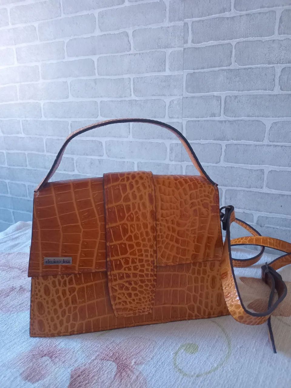 Bolsa semi nova divina Luz couro legítimo  - Foto 4