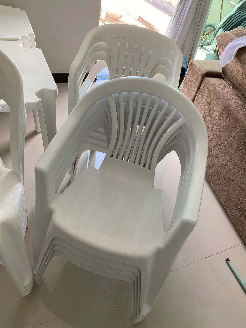 Jogo de mesas e cadeiras 64169952102658123