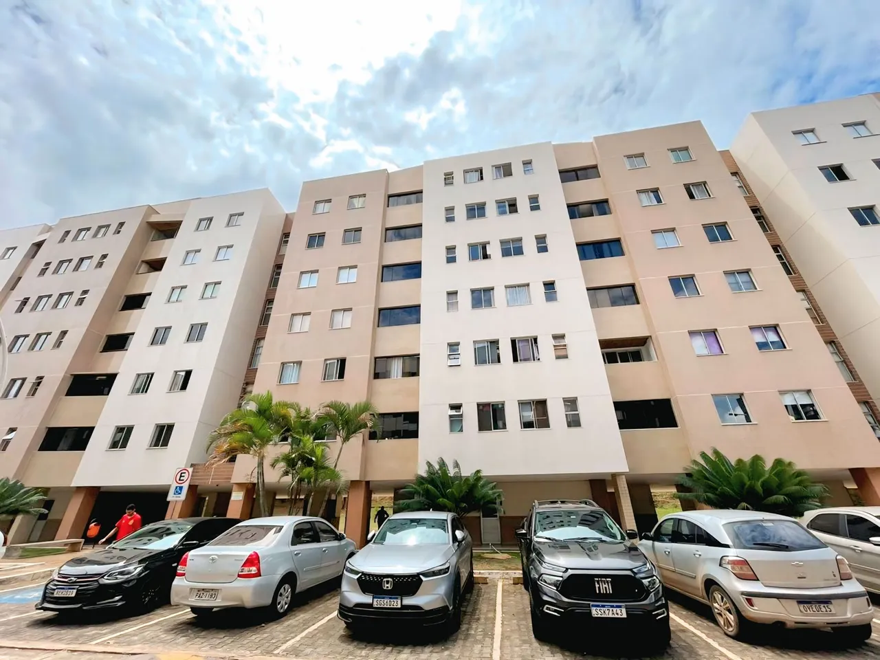 Vendo apto 2 qtos c/ DCE - Edifício Porto Veneza