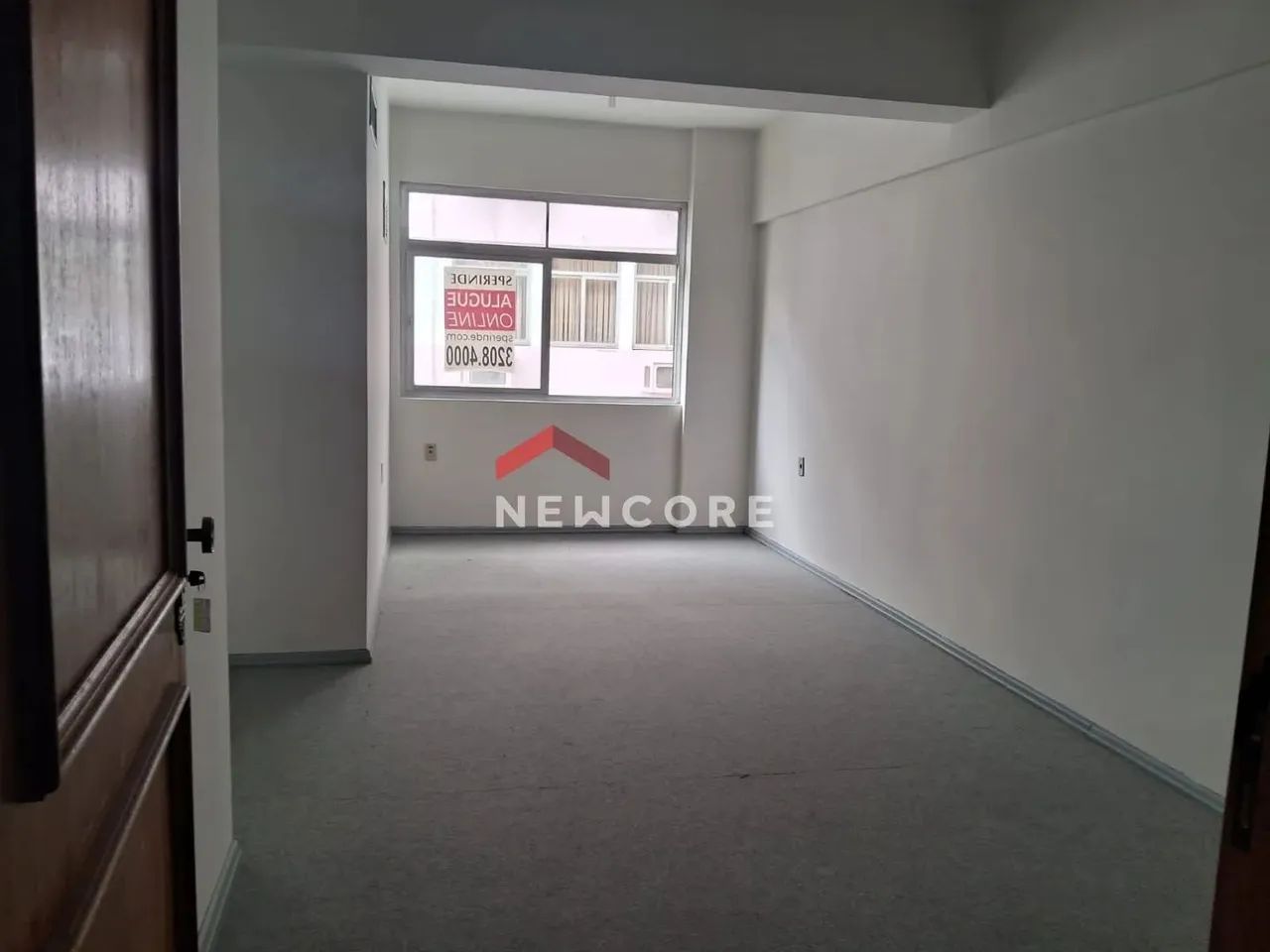 Sala comercial em Rua General Andrade Neves - Centro Histórico - Porto Alegre/RS