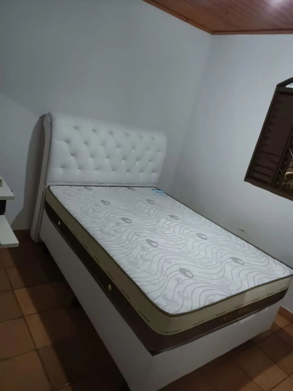 Cama Box Casal com Cabeceira Estofada e Colchão Confortável