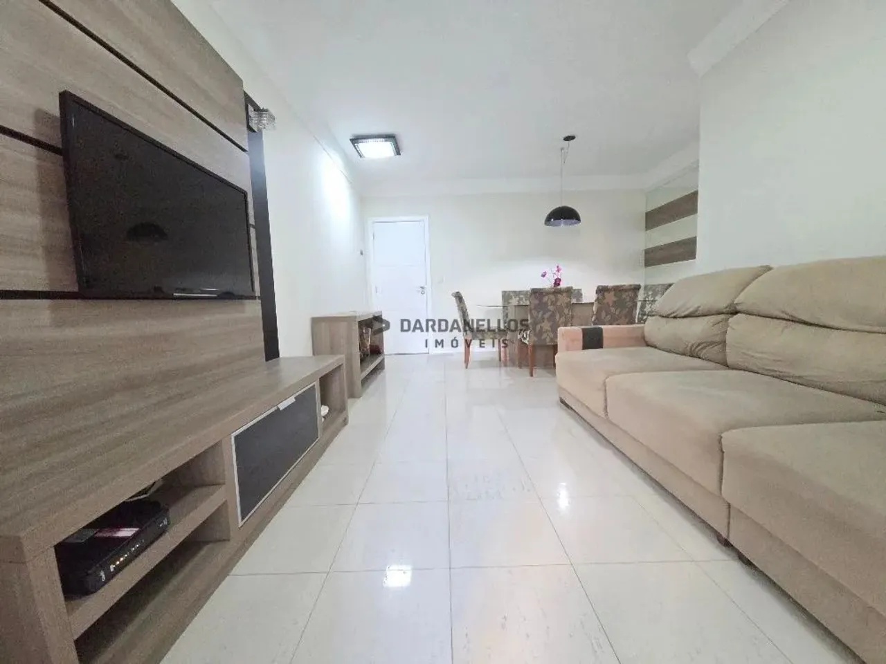 Locação anual com 3 suites e 2 vagas de garagem