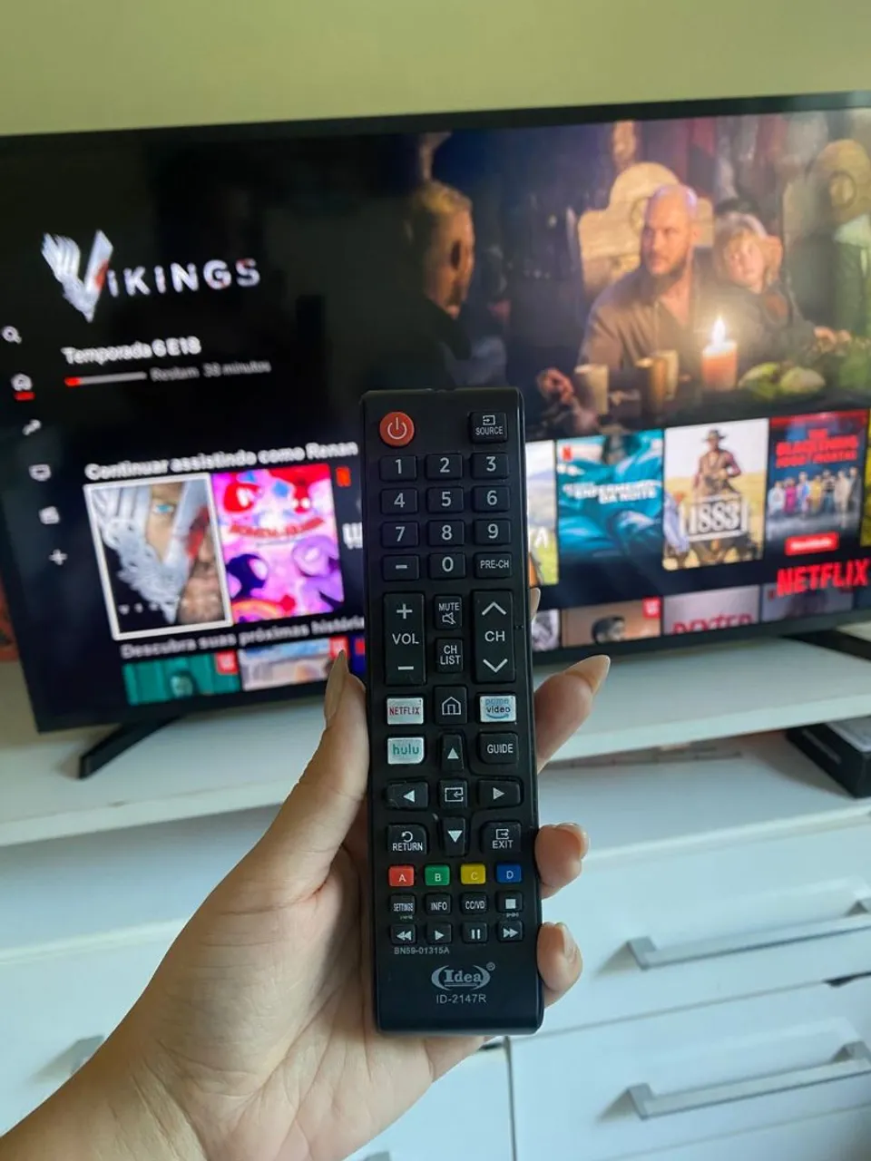 Smart TV com controle remoto