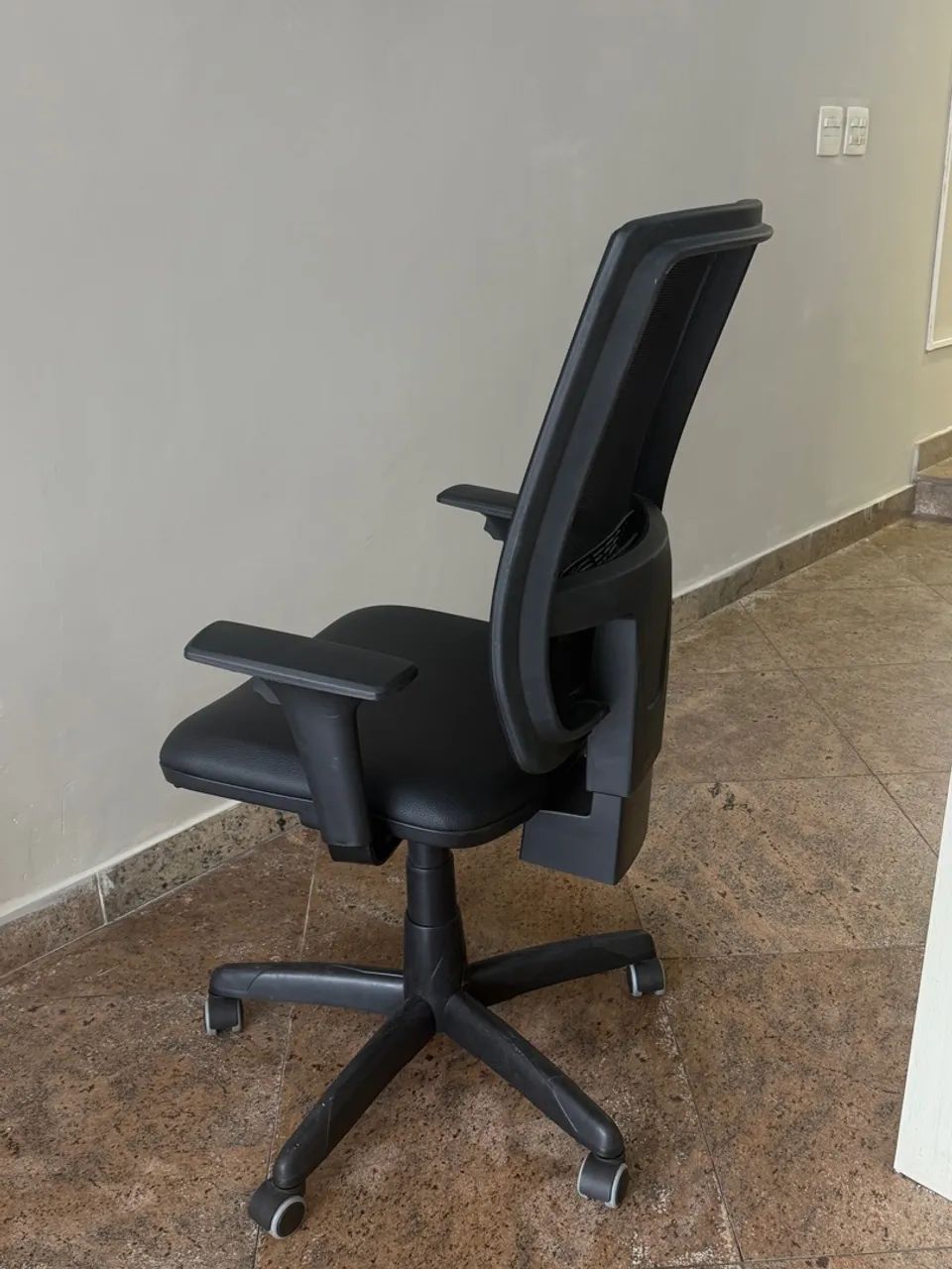 Cadeira de Escritório Ergonômica com Rodas - Foto 3