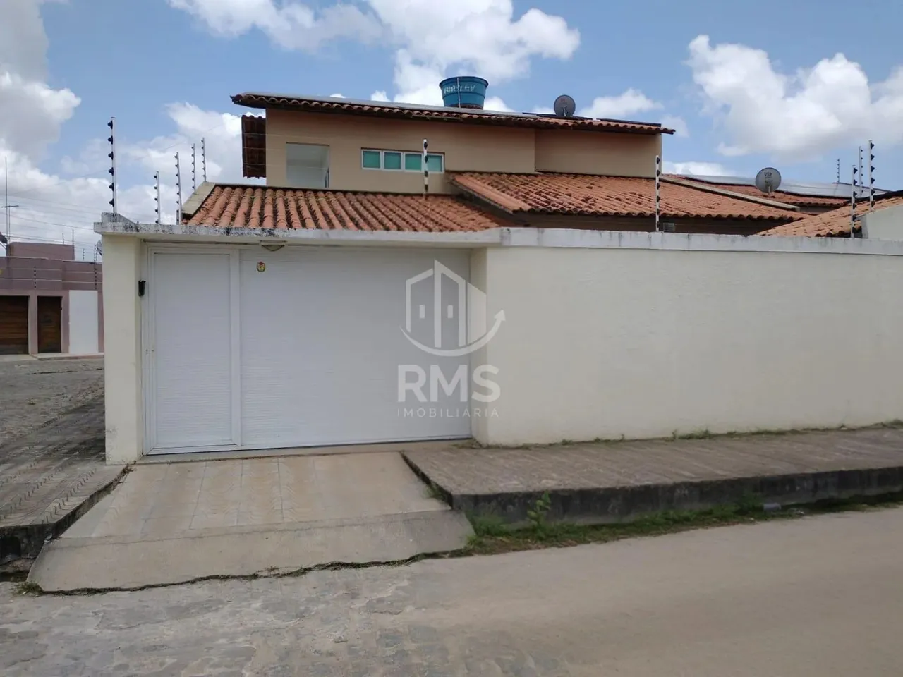 ALUGA-SE, CASA COM PISCINA NO BAIRRO BAIXA GRANDE ARAPIRACA-AL