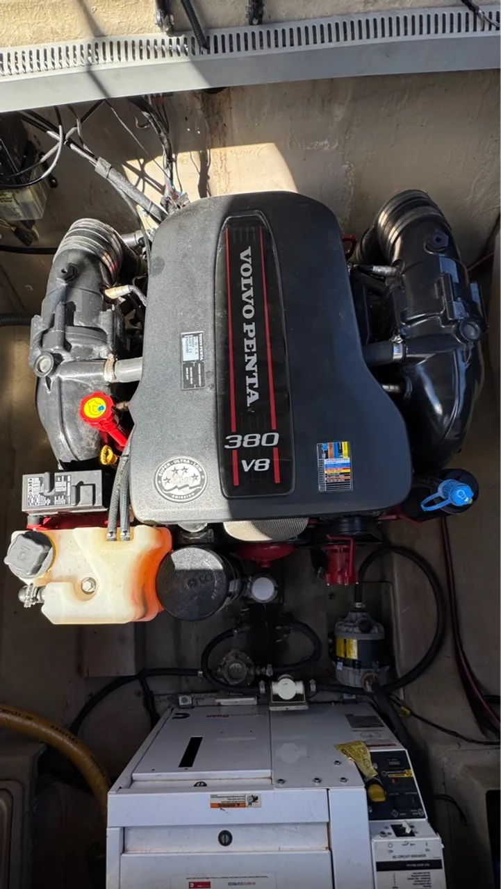 Lancha Ventura 330 Premium com Motor Volvo Pente 8.1 380Hp com apenas 282 horas  - Foto 15