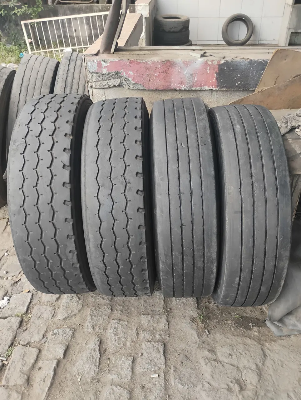 Pneus para caminhão 275