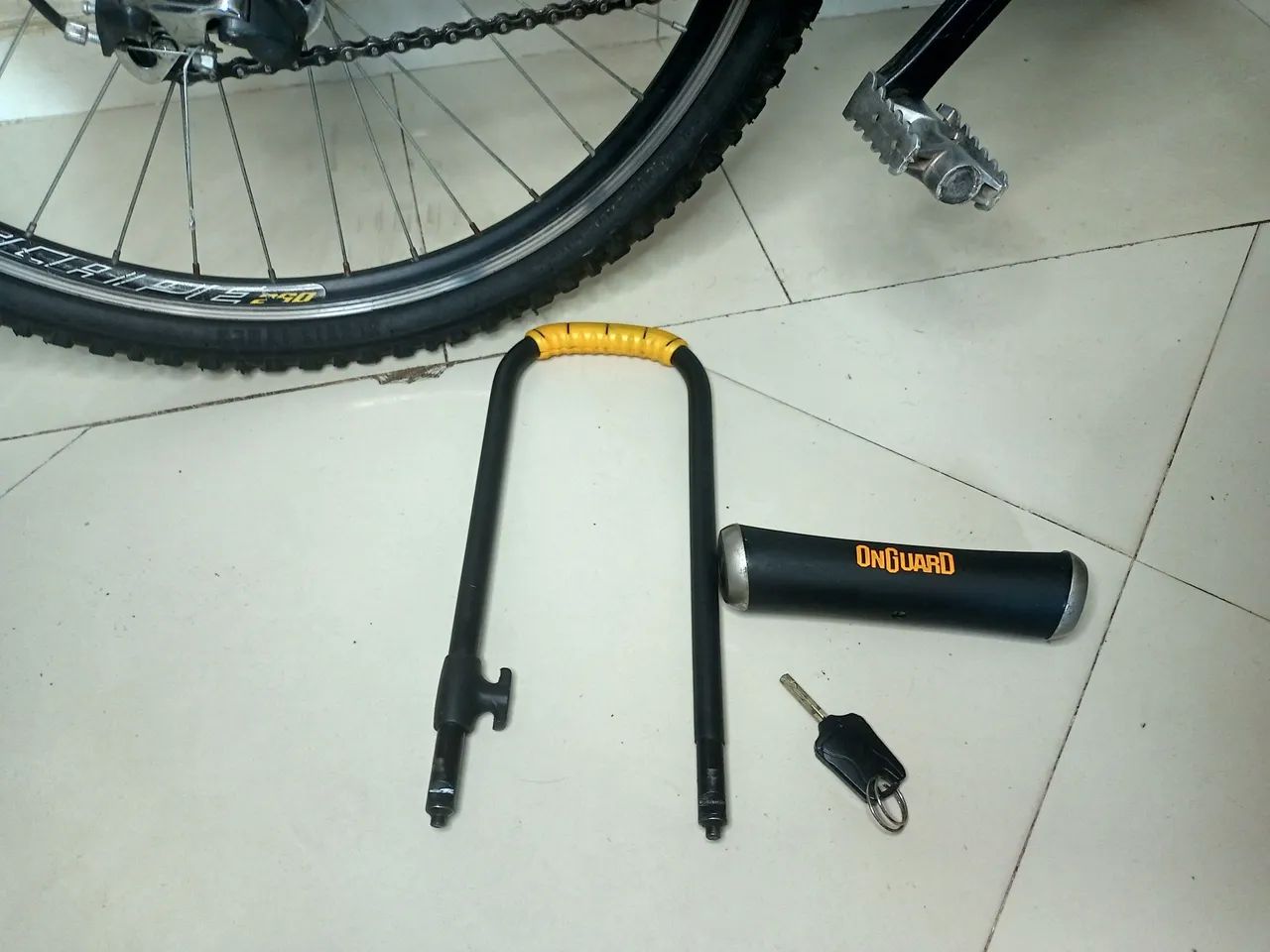 Bicicleta CALOI + Cadeado U-lock Onguard - Foto 5