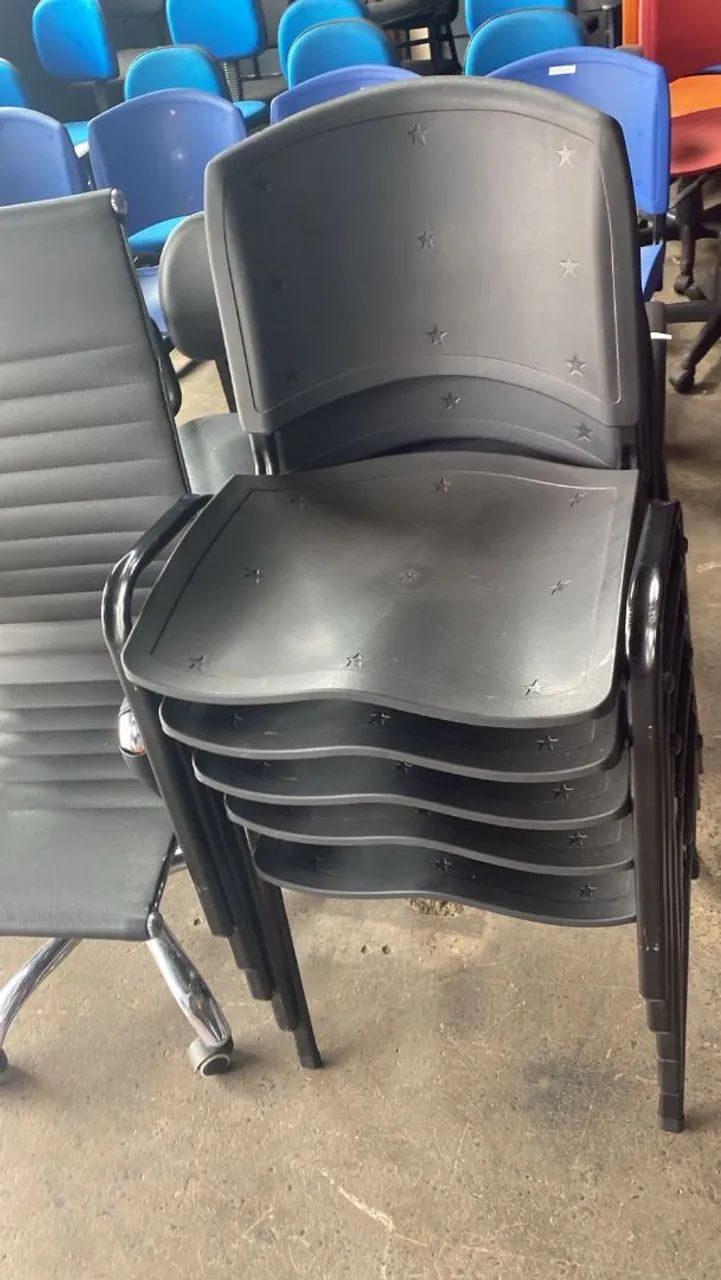 Cadeiras Empilháveis