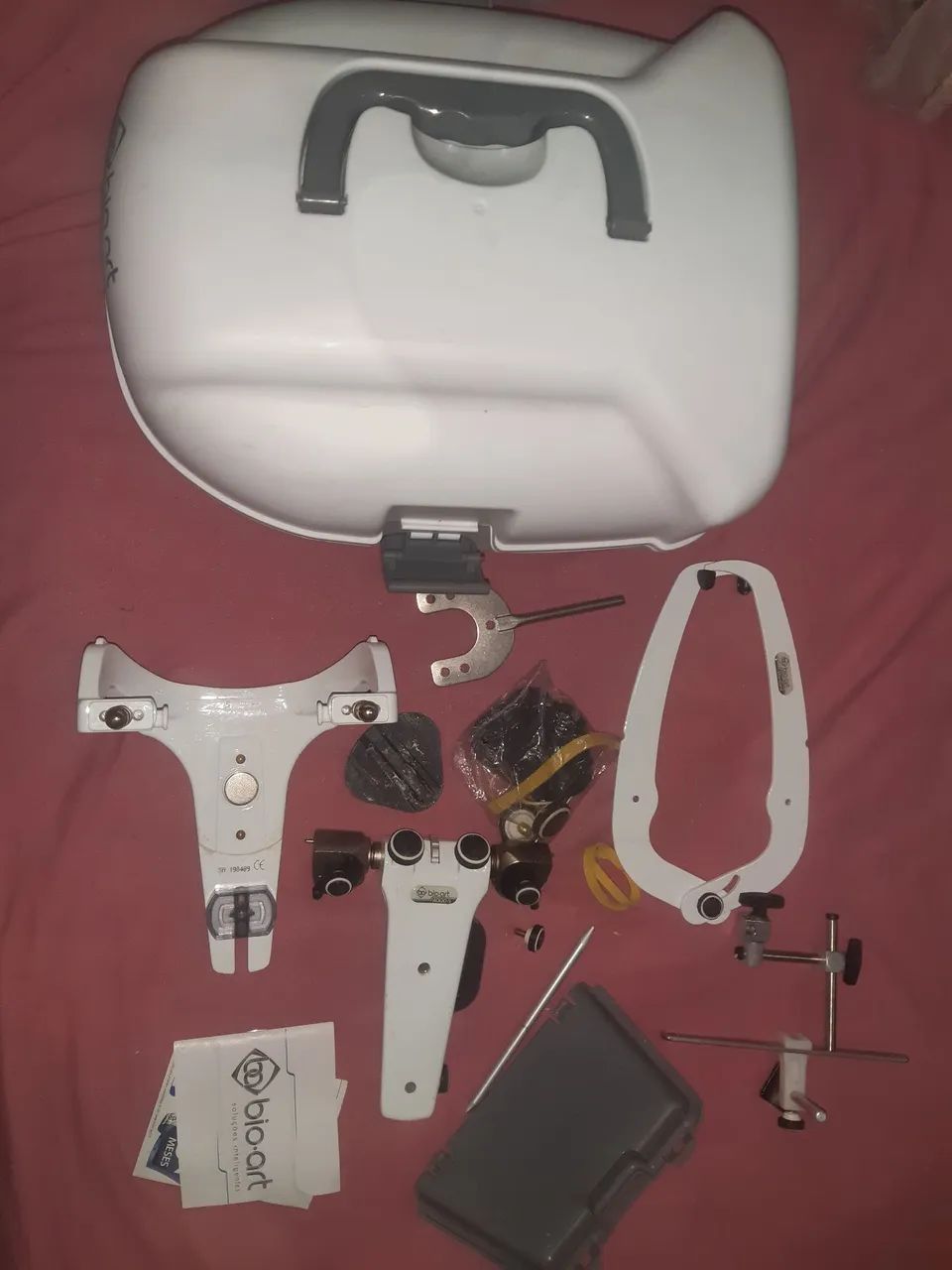 Articulador com arco facial e caixa material odontólogico