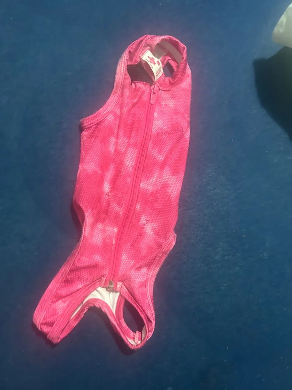 Macacão para gatinha que fez castração 