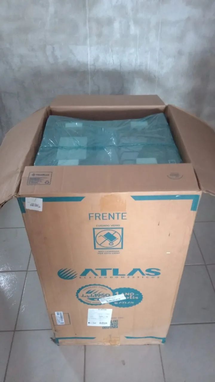 Vendo fogão Novo nunca usado na caixa.Modelo Atrás 4 bocas.