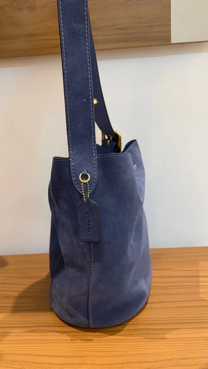 Bolsa coach bucket suede azul nova original  - Foto 3