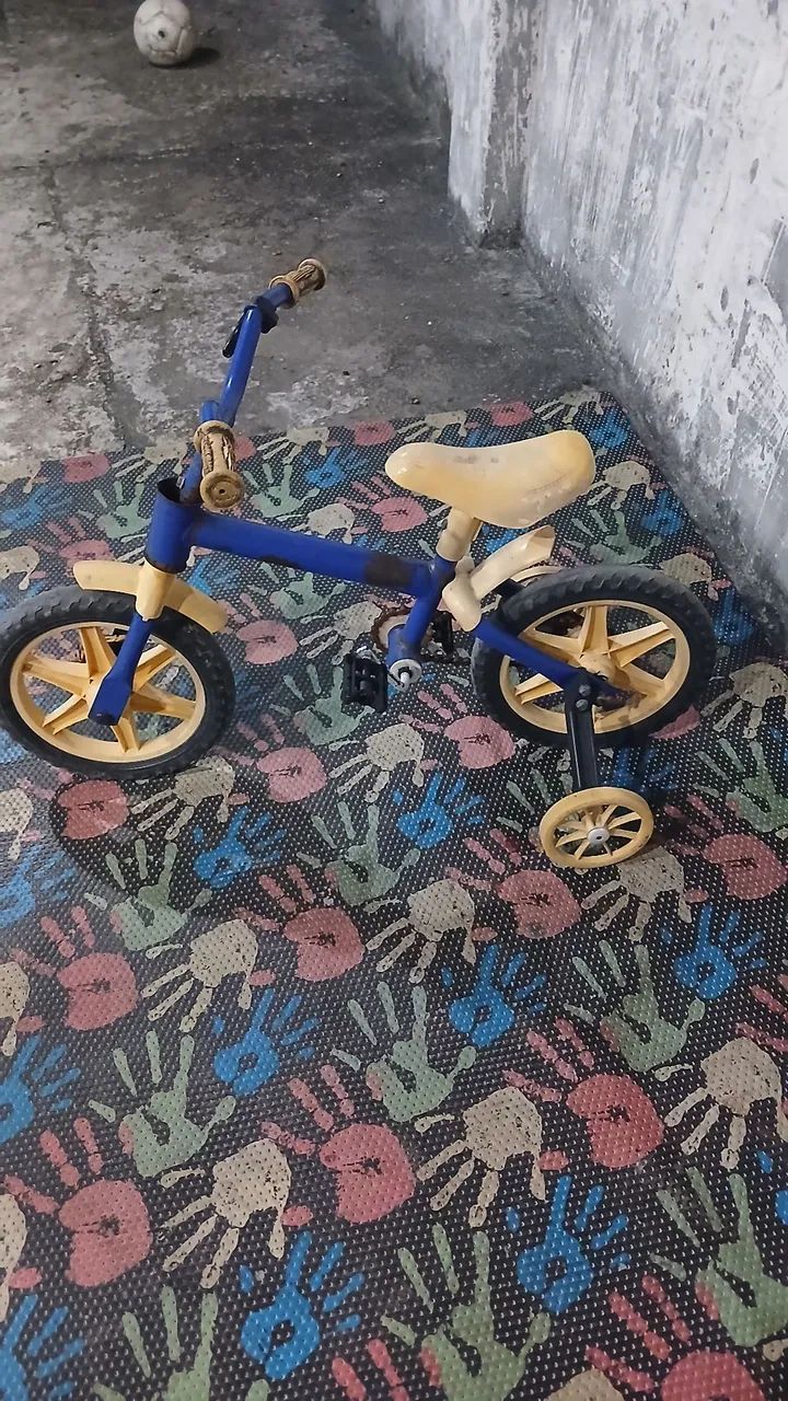 Bicicleta infantil Aro 12 precisando de reforma - Foto 3