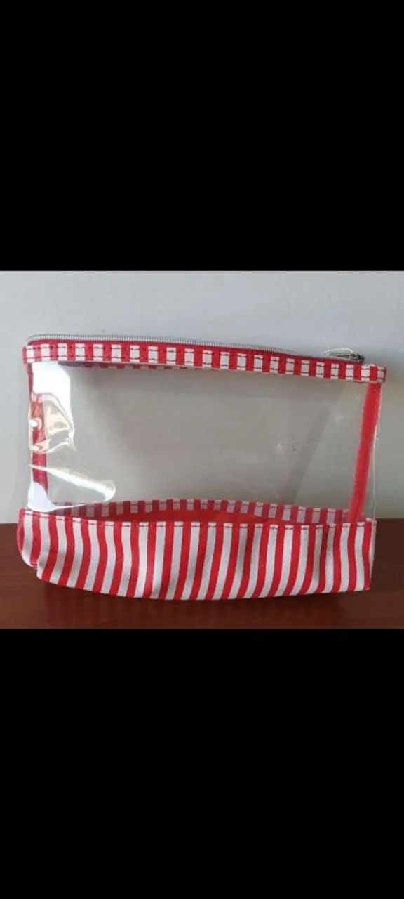 Necessaire vermelha da Miniso