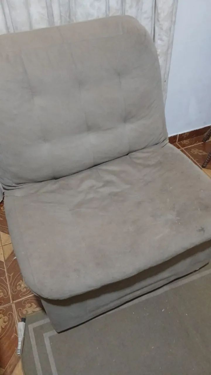Sofa e poltrona e travesseiros 