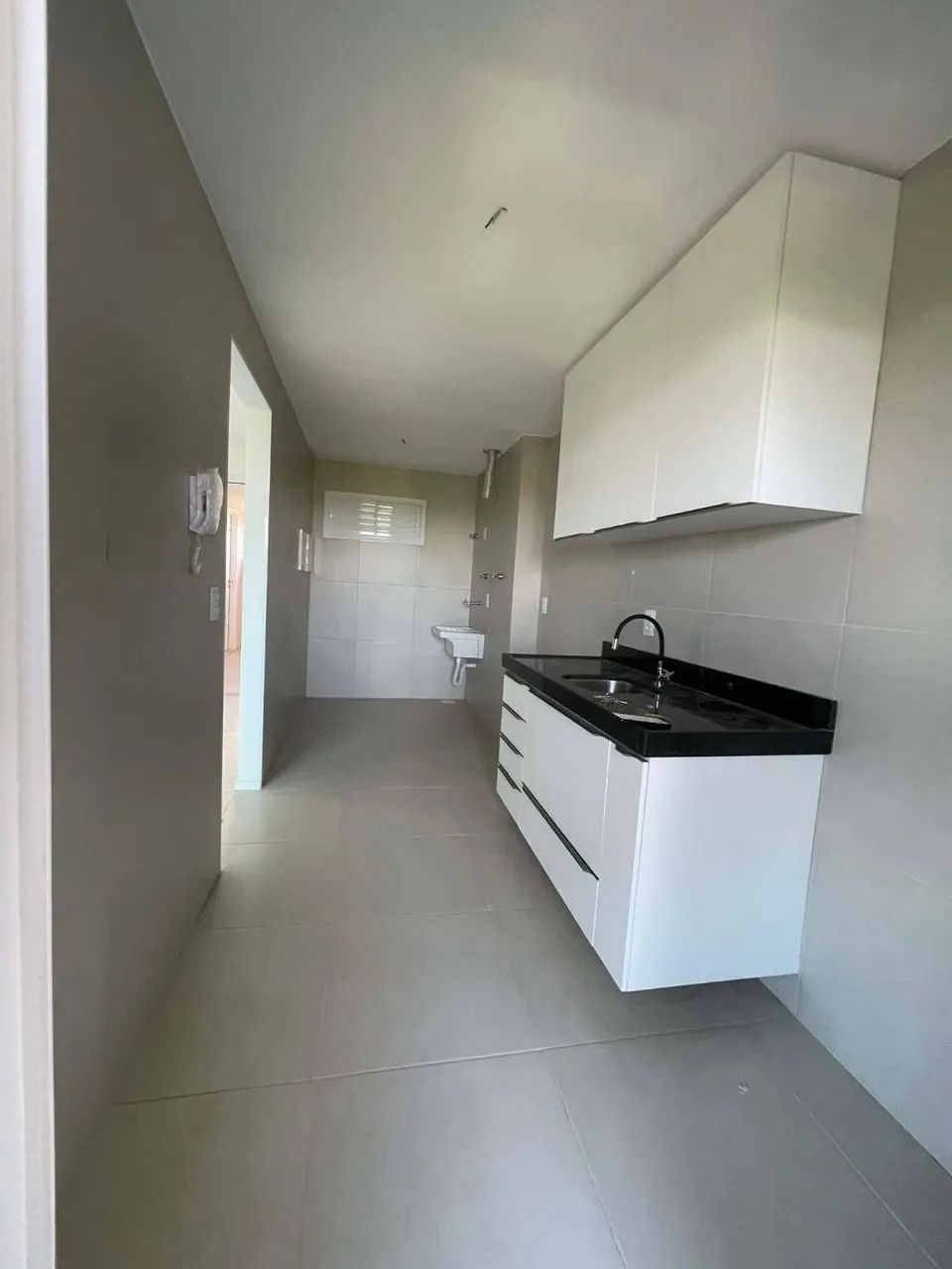 APARTAMENTO PARA LOCAÇÃO COM MÓVEIS PROJETADOS NO CENTRO DO EUSÉBIO REF: 4699