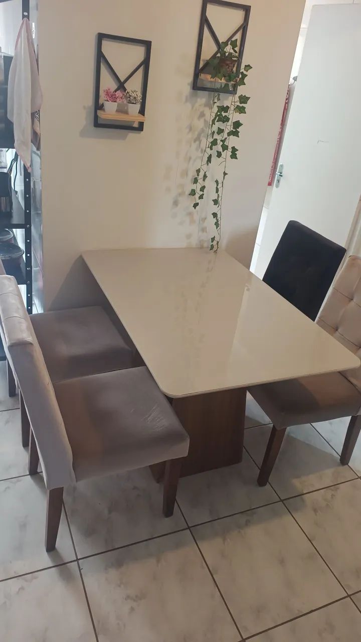 Mesa de jantar 4 lugares 