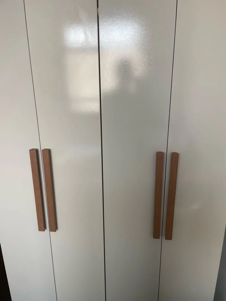 Guarda-roupas muito conservado