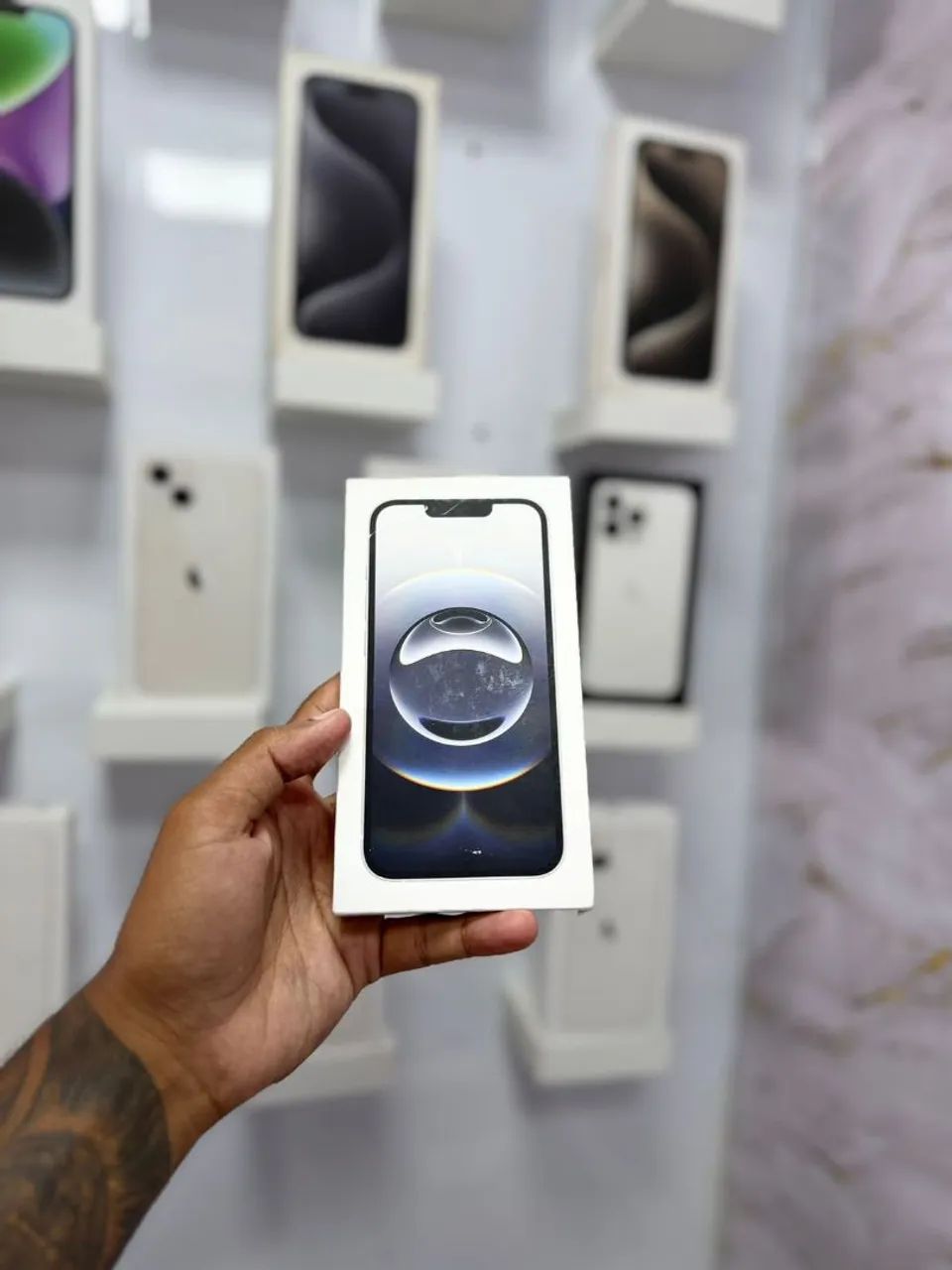 IPHONE 16e 128GB NOVO<br>R$ 3.799,00