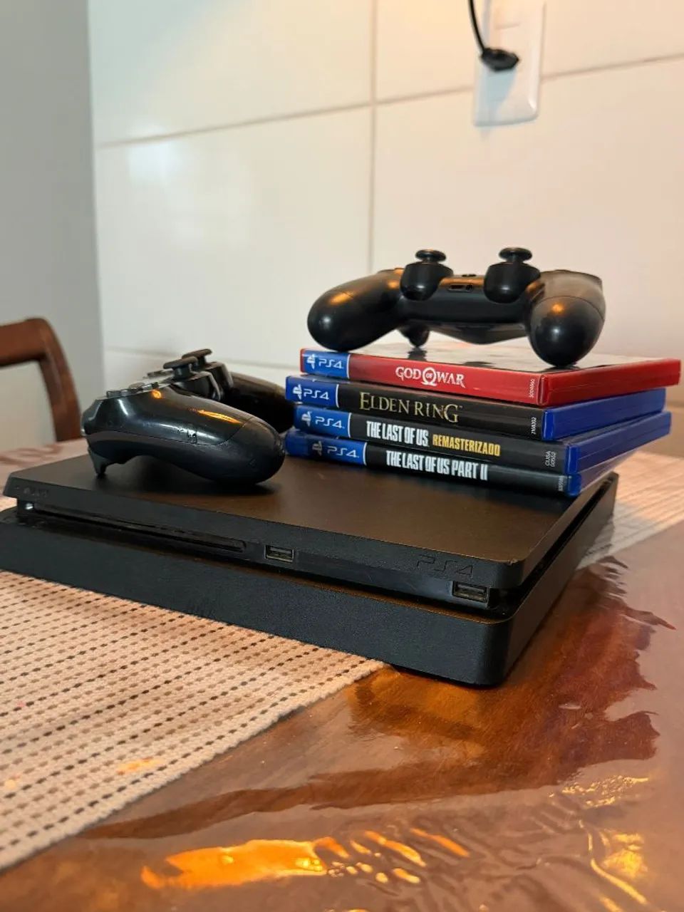 Ps4 slim + dois controles + jogos - Foto 2
