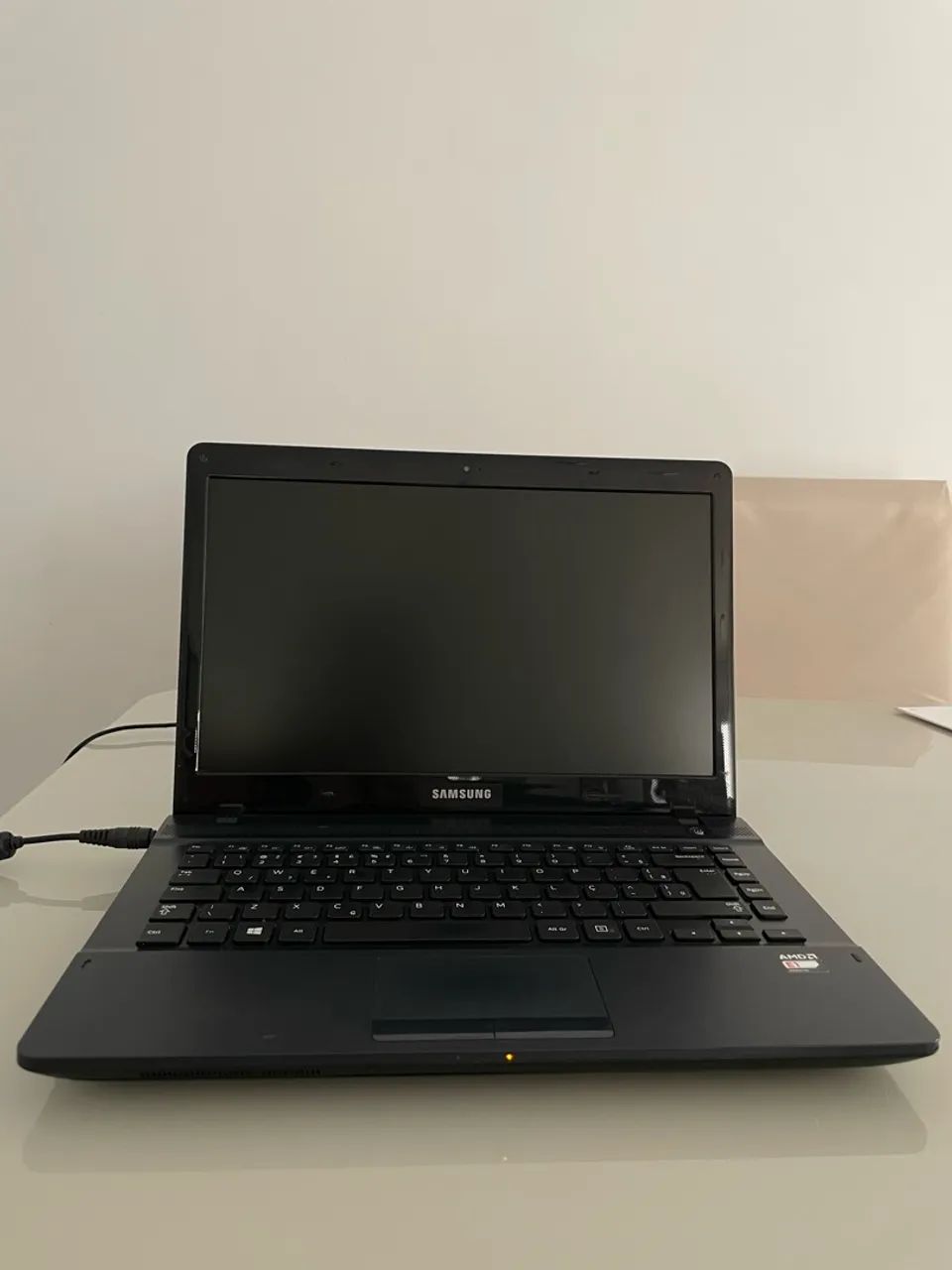 Notebook Samsung AMD E1, 6GB RAM, HD 500GB e Windows 10