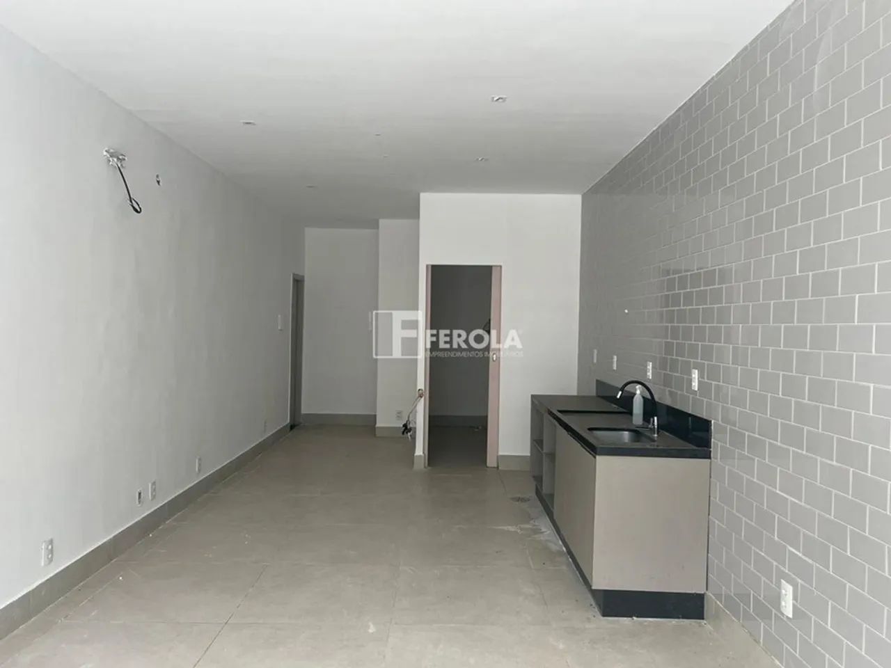 CLSW 104 - LOJA TÉRREA NA LATERAL DA COMERCIAL